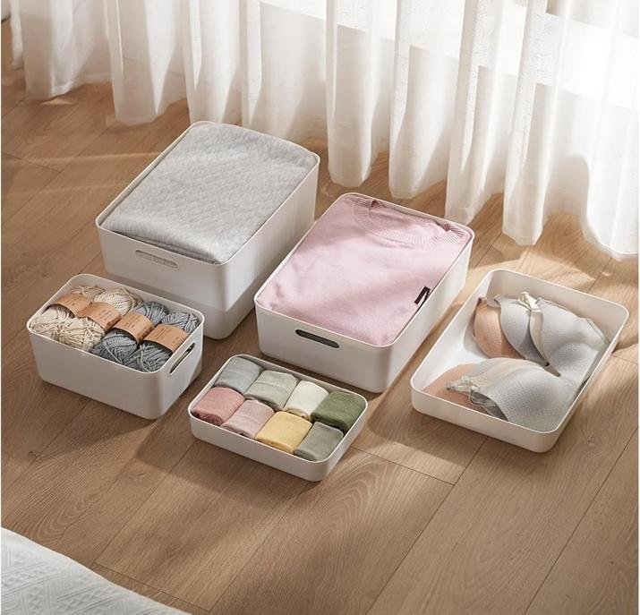 PP storage box with cells